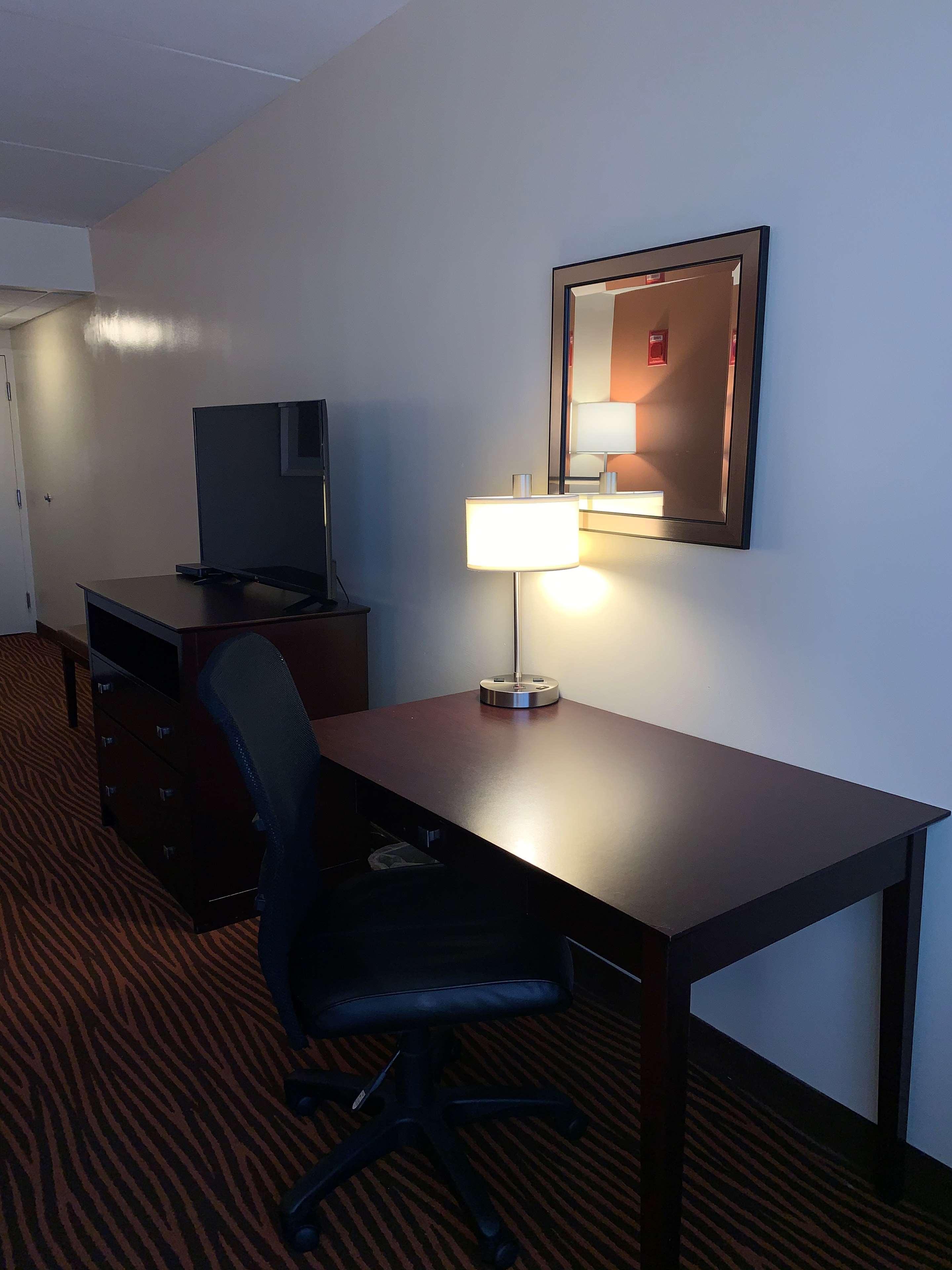 Best Western Executive Hotel New Haven-West Haven Exterior photo